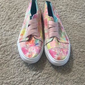 Multi color blowfish pull on sneakers